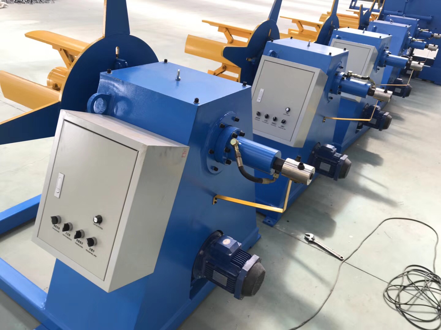 3_ton_hydraulic_decoiler.jpg 3_ton_hydraulic_decoiler.JPG